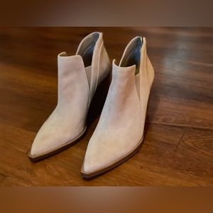 Vince Camuto Gradina Block Heel Bootie 7M Tortilla Suede
